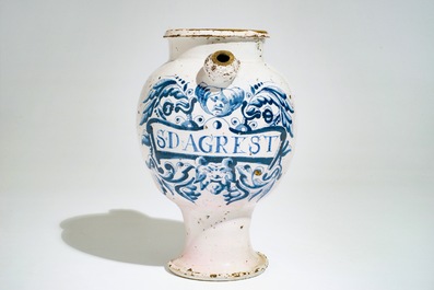 Een blauwwitte siroopkan in Delftse stijl, Rijsel, Frankrijk, 17/18e eeuw